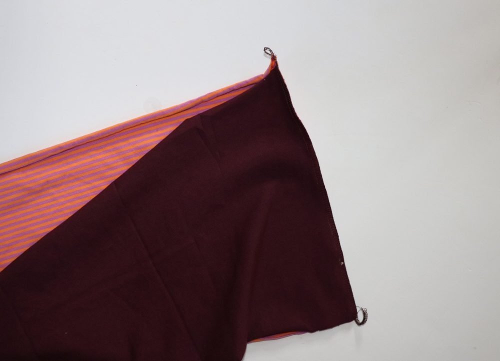 Making an inifinity scarf from jersey fabric with an overlocker